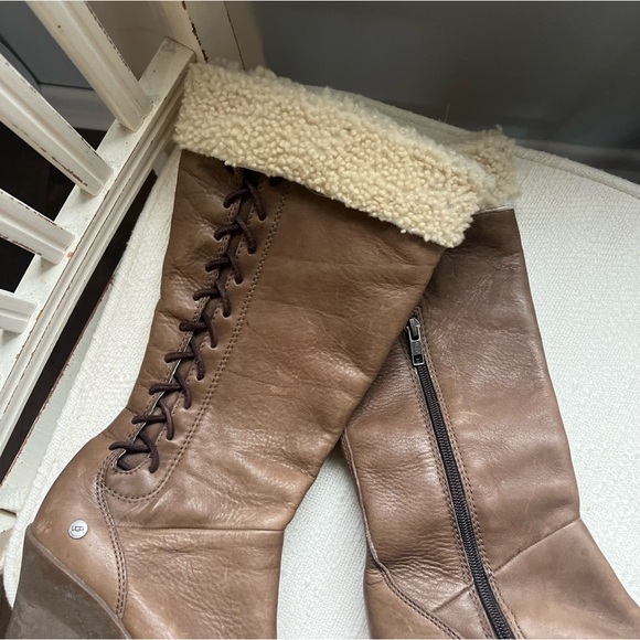 UGG 5450 Felicity Brown Leather Boots Sheepskin Cuff Wedge Heel Size 7 Pre-Owned - Picture 2 of 7